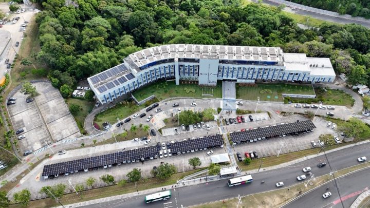 Tribunal de Contas da Bahia recebe sistema de energia solar e projeta economia de até 450 MWh por ano