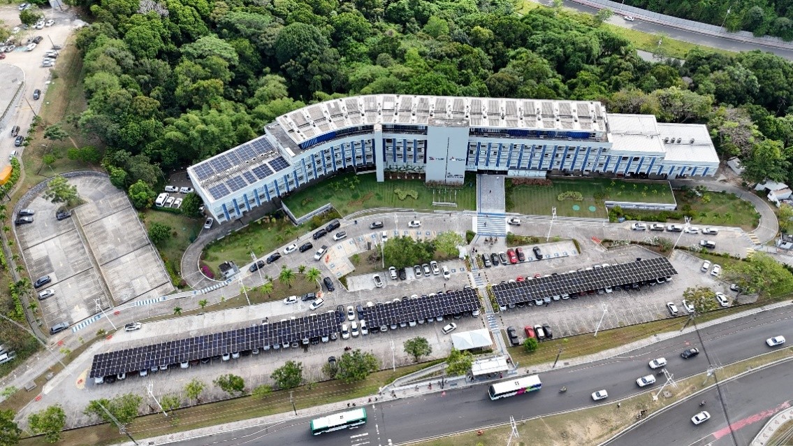 Tribunal de Contas da Bahia recebe sistema de energia solar e projeta economia de até 450 MWh por ano