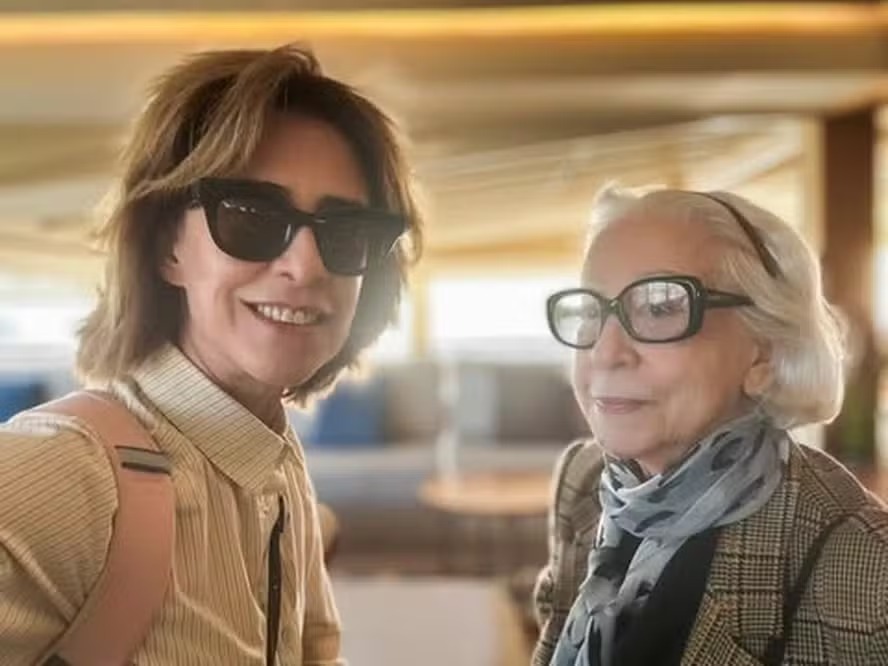 Fernanda Torres posa ao lado da mãe Fernanda Montenegro