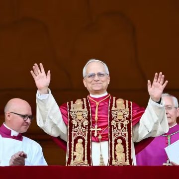 Quem apostou em Robert Francis Prevost para novo Papa ganhou cerca de 60 vezes o valor investido