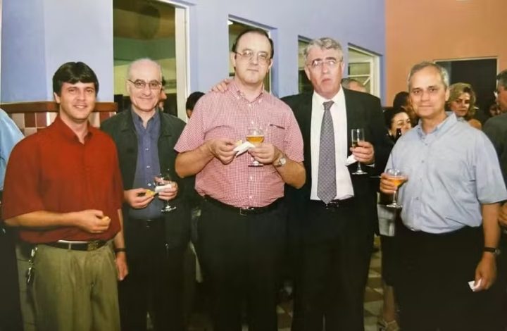 Papa Leão XIV já tirou foto bebendo cerveja no Brasil; conheça história
