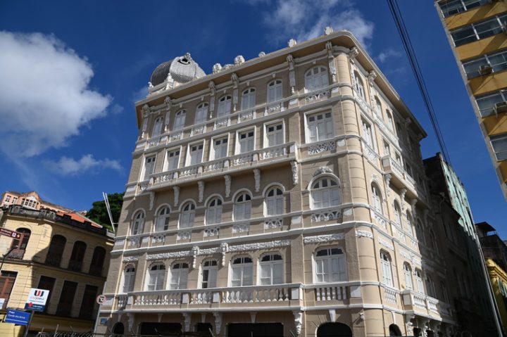 Ícone da arquitetura eclética de Salvador, prédio da Junta Comercial passa por requalificação