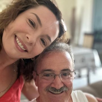 Regiane Alves surpreende ao postar fotos raras com o pai: ‘Tão bonito’