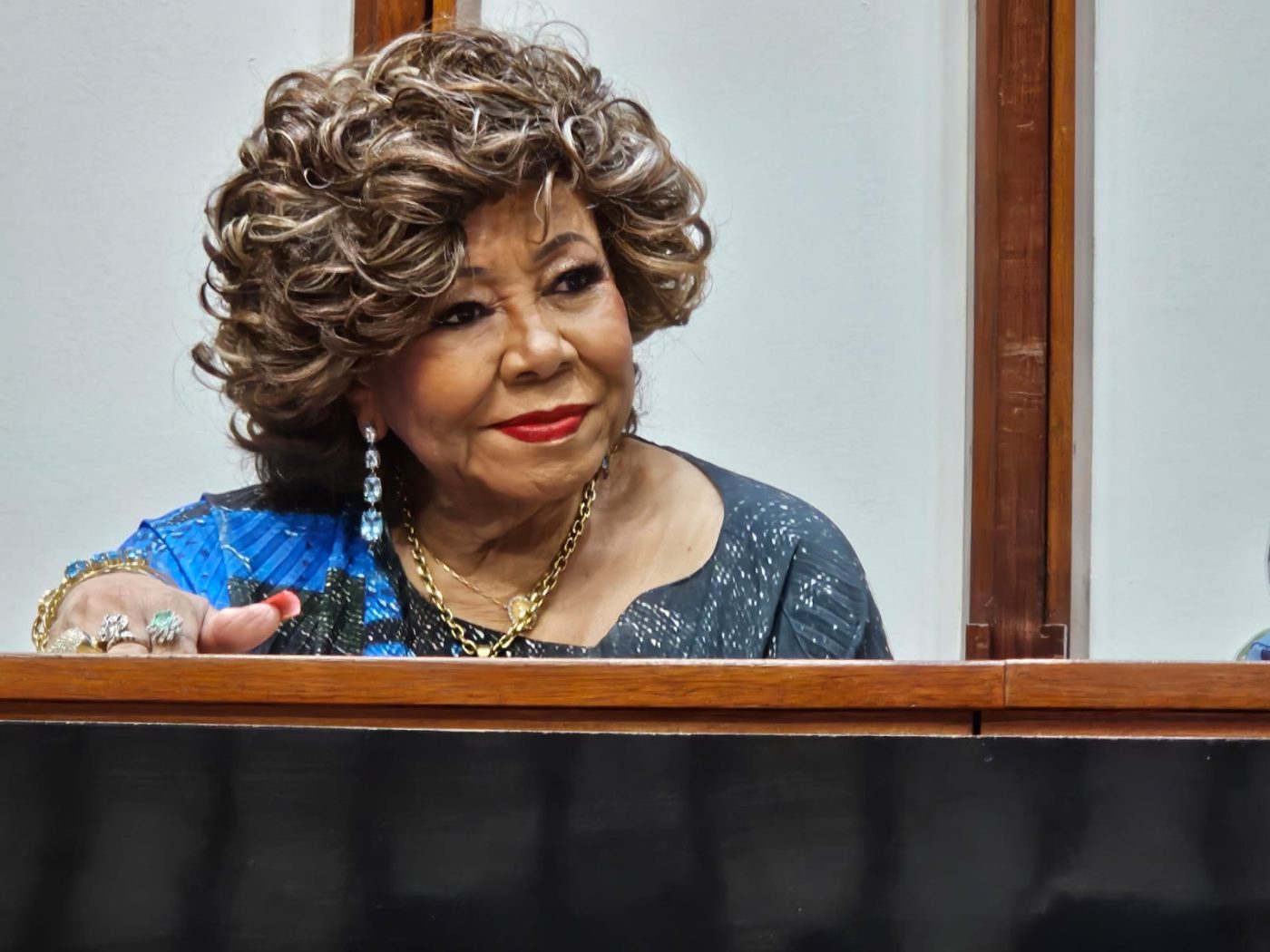Alcione recebe Título de Cidadã Baiana em cerimônia na Assembleia Legislativa