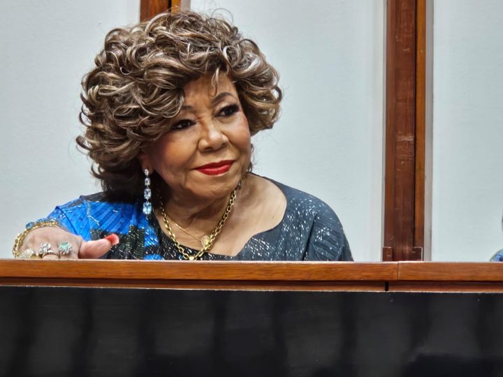 Alcione recebe Título de Cidadã Baiana em cerimônia na Assembleia Legislativa