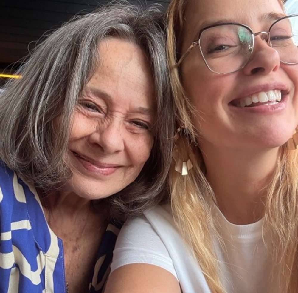 Débora Duarte faz rara aparição ao lado da filha, Palomma Duarte; veja fotos