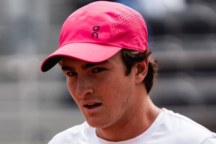 João Fonseca atropela número 28 do mundo e vence na estreia em Roland Garros