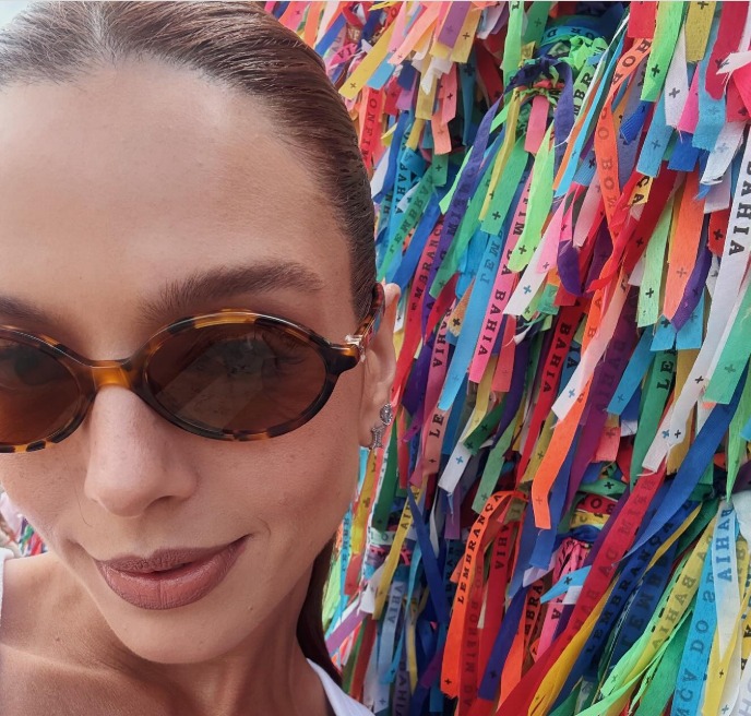 Giovanna Lancellotti visita Igreja do Bonfim e amarra fitinha: ‘Não tem como dar ruim’