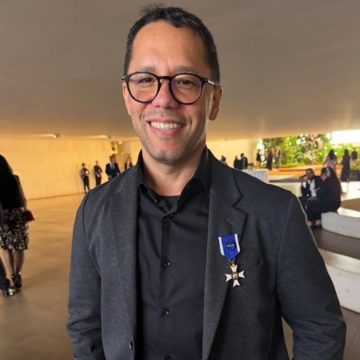 Escritor baiano Itamar Vieira Jr. é condecorado com a Ordem de Rio Branco