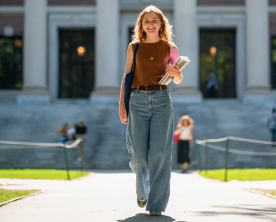 Futura rainha da Bélgica pode ser deportada dos EUA por Trump após polêmica em Harvard