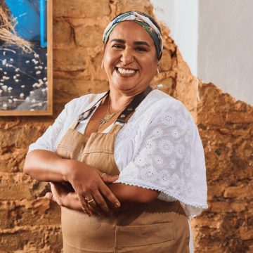 Saiba quem é chef baiana que assina o novo menu dos voos internacionais da LATAM
