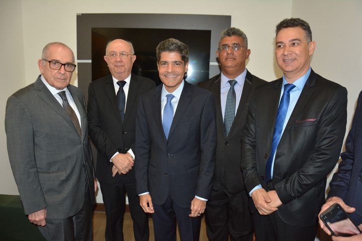 ACM Neto é duplamente homenageado na Câmara Municipal de Feira de Santana: ‘Sentimento de gratidão’