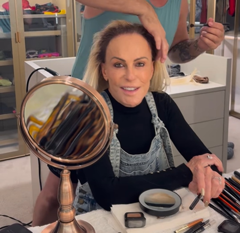 Nos bastidores de novo reality, Ana Maria Braga revela truque para esconder fios brancos