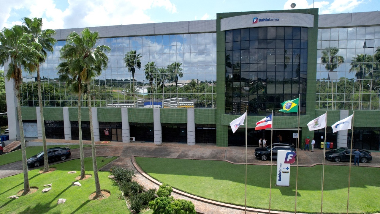 Ministério da Saúde aprova parceria da Bahiafarma para produzir medicamento para doença rara; saiba mais