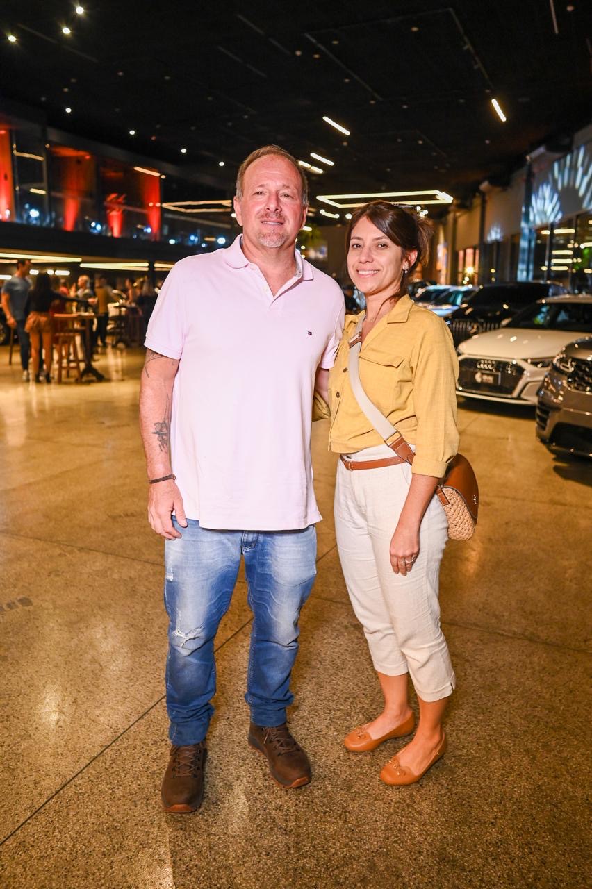 Marcos Brentan e Caroline Rodrigues