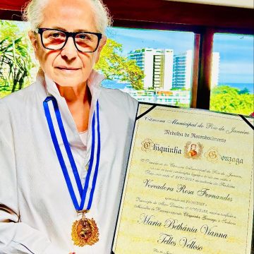 Maria Bethânia recebe medalha Chiquinha Gonzaga por contribuição à cultura brasileira