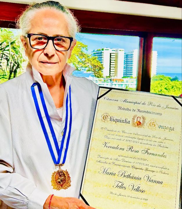 Maria Bethânia recebe medalha Chiquinha Gonzaga por contribuição à cultura brasileira