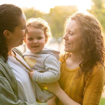 Maternidade: casais de mulheres podem ter filhos biológicos através da reprodução assistida