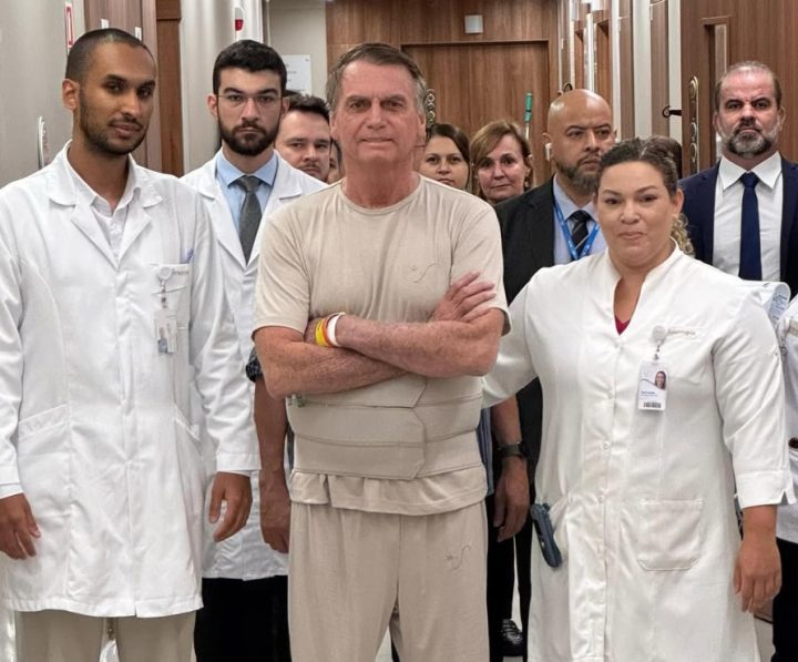 Bolsonaro atualiza estado de saúde após deixar UTI de hospital