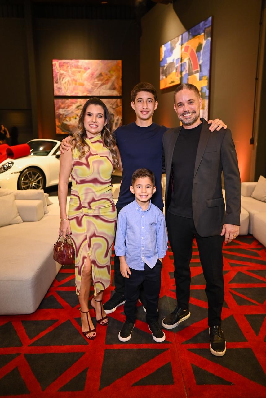 Cristiane, Enzo, Giovanni e Theo Avelino
