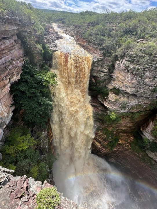 Após chuvas, cachoeira na Chapada Diamantina registra aumento no volume de água