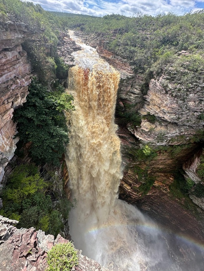 Após chuvas, cachoeira na Chapada Diamantina registra aumento no volume de água