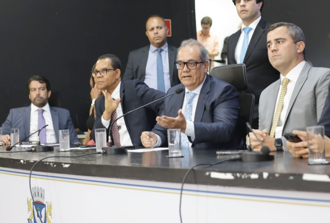 Carlos Muniz defende ‘bom senso’ entre professores e Prefeitura para acabar greve