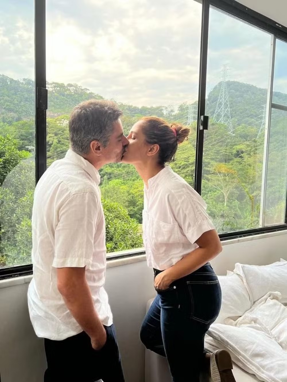 Camila Pitanga explica decisão de não morar com o namorado e fala da relação: ‘Vivendo um amor maduro’