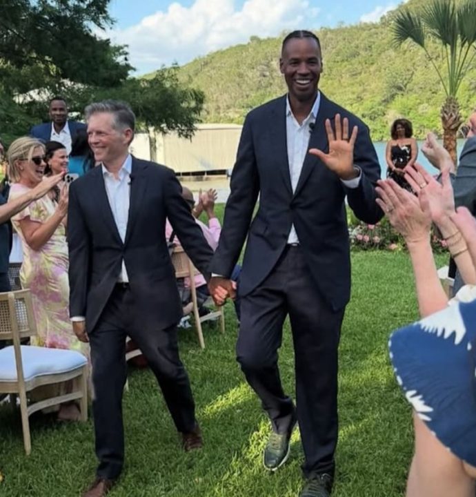 Primeiro jogador da NBA a se assumir gay, Jason Collins se casa com produtor de cinema