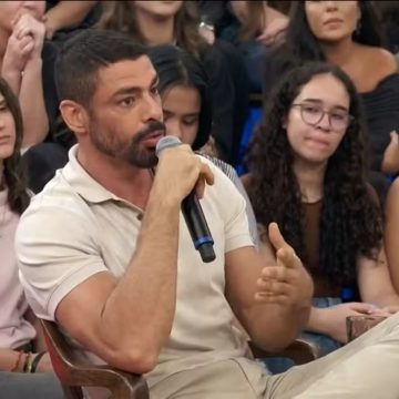 Cauã Reymond revela bullying na infância: ‘Minha mãe era HIV positivo’