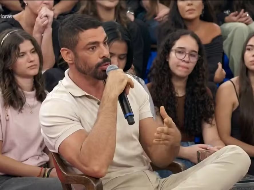 Cauã Reymond revela bullying na infância: ‘Minha mãe era HIV positivo’
