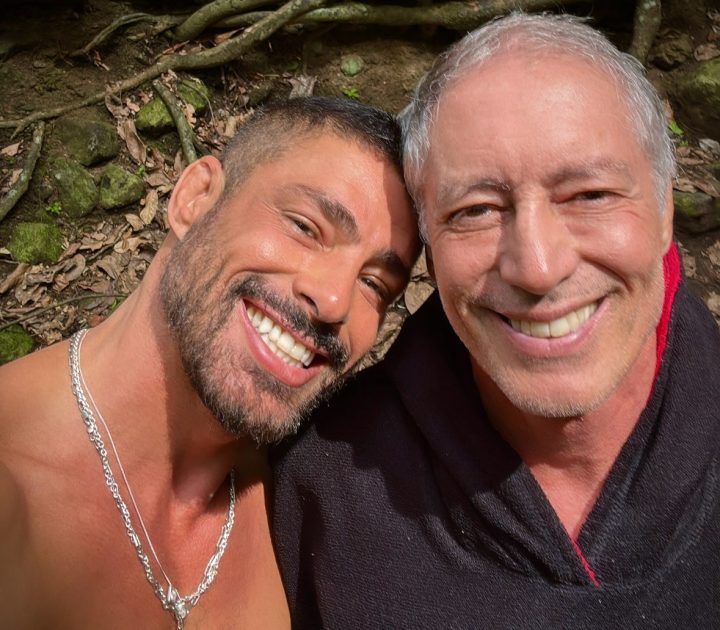 Cauã Reymond posta foto com o pai e fãs apontam semelhança: ‘Beleza de família’