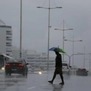 Inmet emite alerta de chuva para mais de 60 cidades do litoral da Bahia