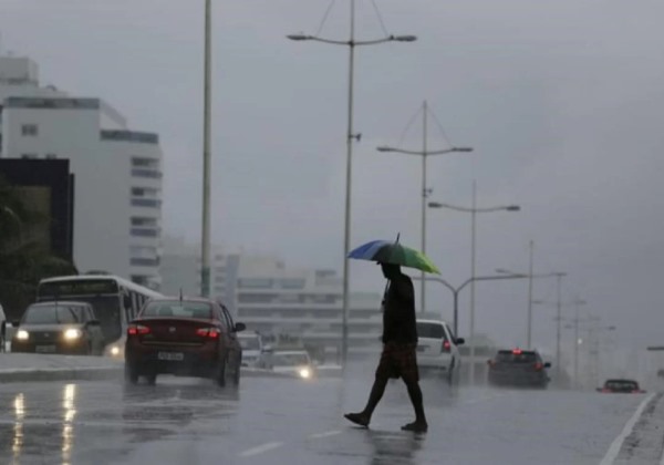Inmet emite alerta de chuva para mais de 60 cidades do litoral da Bahia