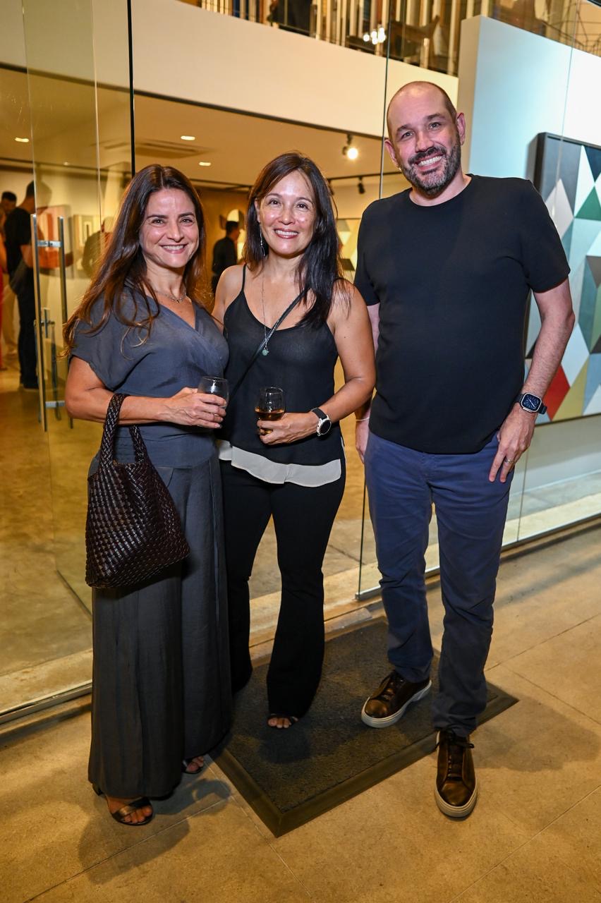 Larissa Davi, Stela Hama e Augusto Amorim