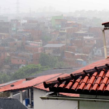 Bairros de Salvador registram até 50 mm de chuva nesta madrugada; nova frente fria deve chegar na próxima semana