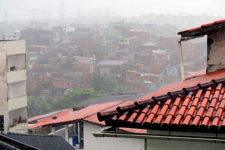 Bairros de Salvador registram até 50 mm de chuva nesta madrugada; nova frente fria deve chegar na próxima semana