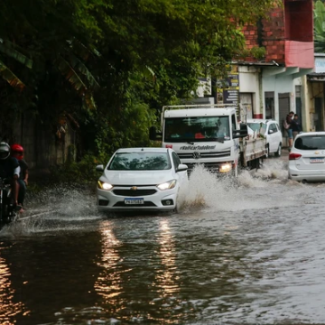 Cerca de 100 cidades baianas seguem sob alerta de chuva; confira
