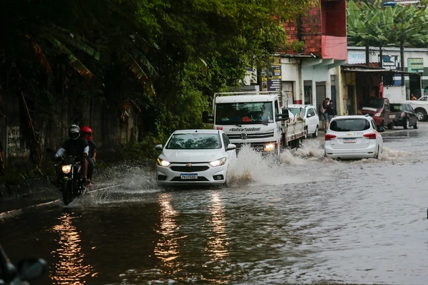 Salvador registra cerca de 170 ocorrências por conta das fortes chuvas; confira a previsão para o final de semana