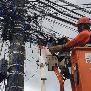 Operação Gatonet: Neoenergia Coelba remove 36 toneladas de cabos irregulares na Bahia