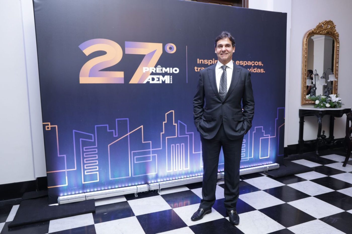 Ademi-BA reúne mercado imobiliário para premiação em cerimonial no Corredor da Vitória