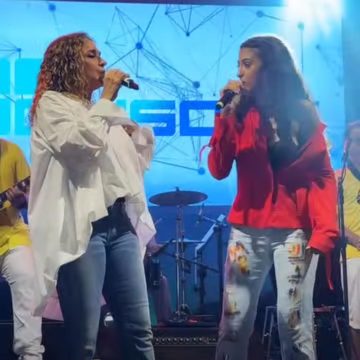 ‘Meu coração não dá conta de tanta alegria’, diz Daniela Mercury após cantar com a neta em show no Pelourinho