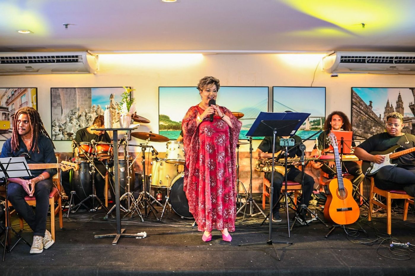 Desembargadora Gardênia Duarte apresenta show no Clube Espanhol