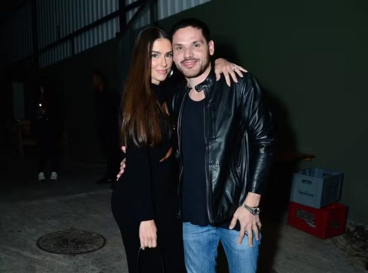 Deborah Secco surge abraçada com novo namorado em evento sertanejo em SP