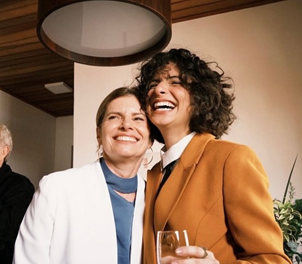 Debora Bloch posta fotos inéditas do casamento da filha, Julia Anquier; veja