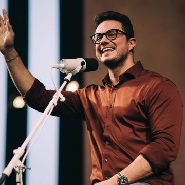 SBT contrata Deive Leonardo e prepara 1º programa religioso; saiba detalhes