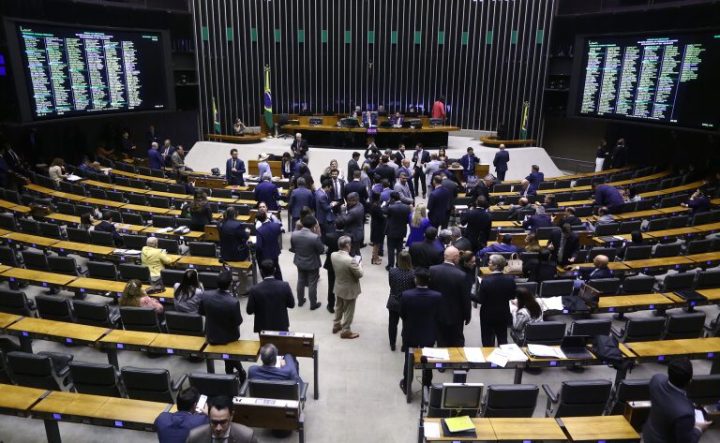 Câmara aprova urgência para projeto que amplia número de deputados federais