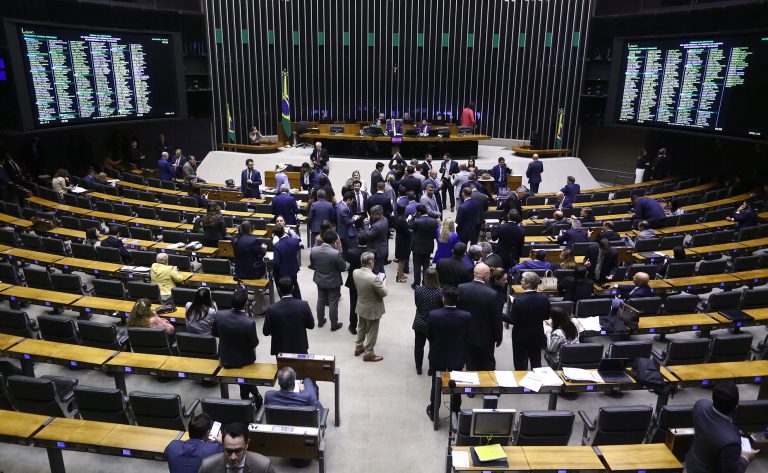 Câmara aprova urgência para projeto que amplia número de deputados federais