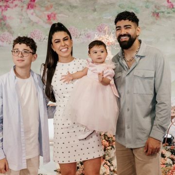 Filha de Dilsinho encanta ao pedir para tocar música de banda baiana: ‘Xuxu’