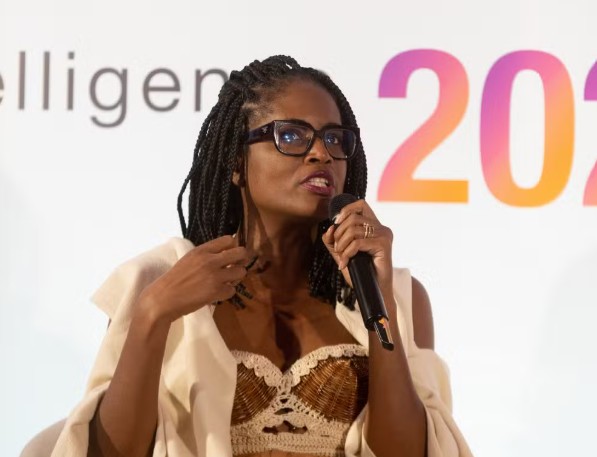 Djamila Ribeiro fala sobre ancestralidade e racismo durante evento em Salvador: ‘Minha mãe foi apagada’